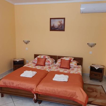 Harmonia Panzio Hotel Sárospatak Екстериор снимка