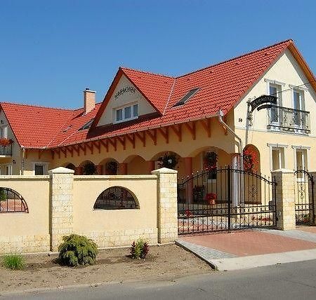Harmonia Panzio Hotel Sárospatak Екстериор снимка