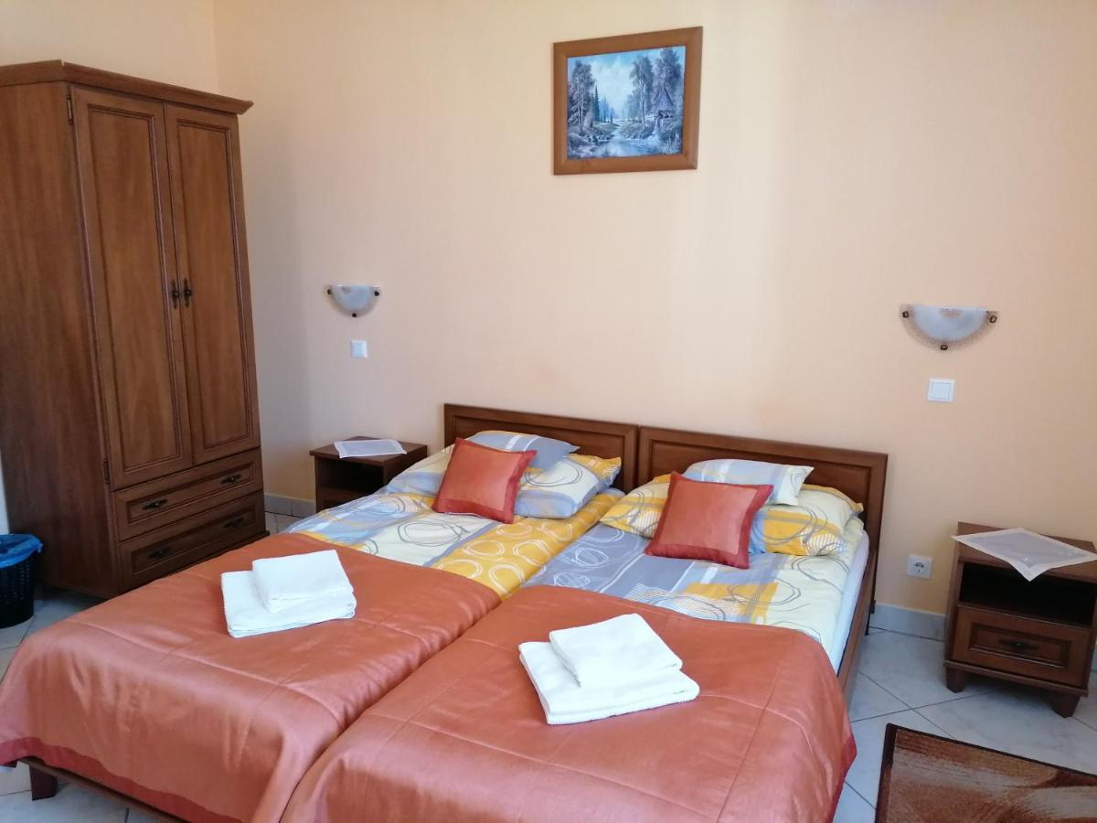 Harmonia Panzio Hotel Sárospatak Екстериор снимка