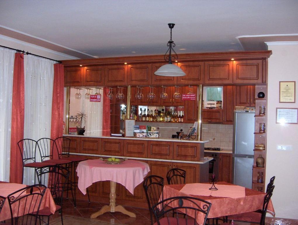 Harmonia Panzio Hotel Sárospatak Екстериор снимка